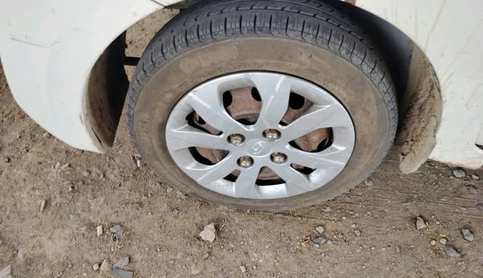 2014 Hyundai Eon MAGNA +, Petrol, Manual, 1,70,599 km, tyre