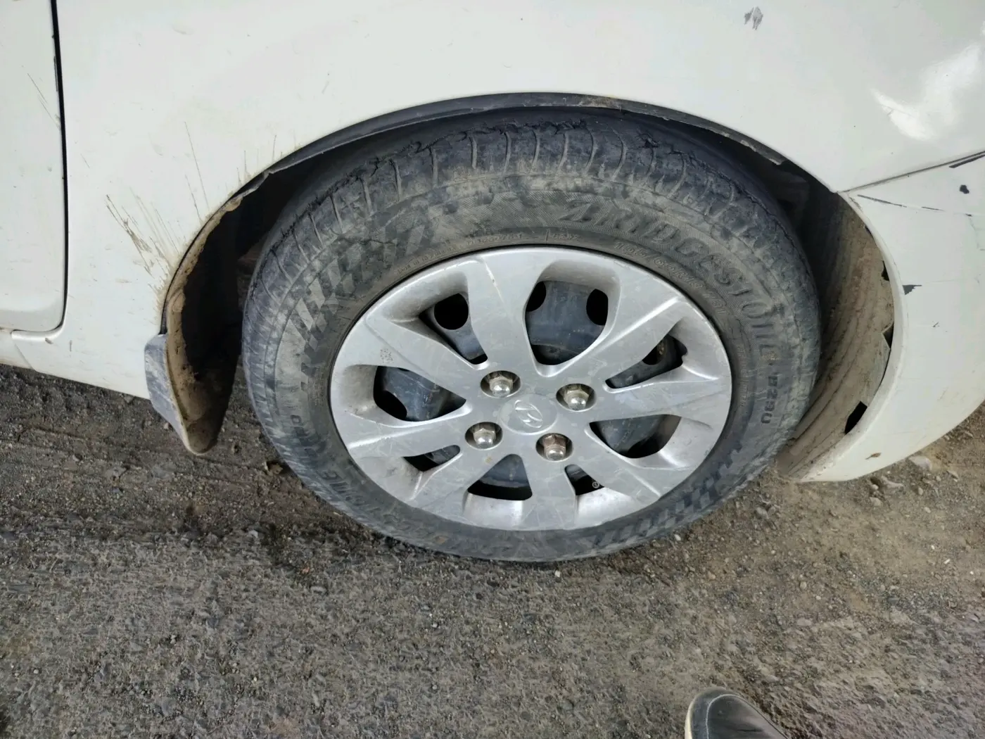 2014 Hyundai Eon MAGNA +, Petrol, Manual, 1,70,599 km, tyre