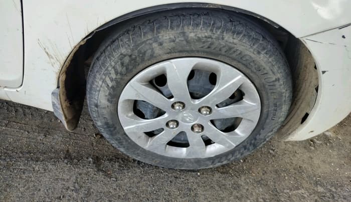 2014 Hyundai Eon MAGNA +, Petrol, Manual, 1,70,599 km, tyre