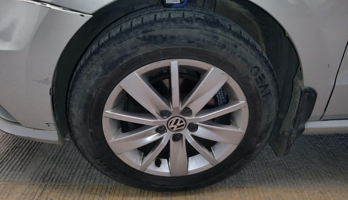 2017 Volkswagen Ameo HIGHLINE1.5L, Diesel, Manual, 65,764 km, tyre
