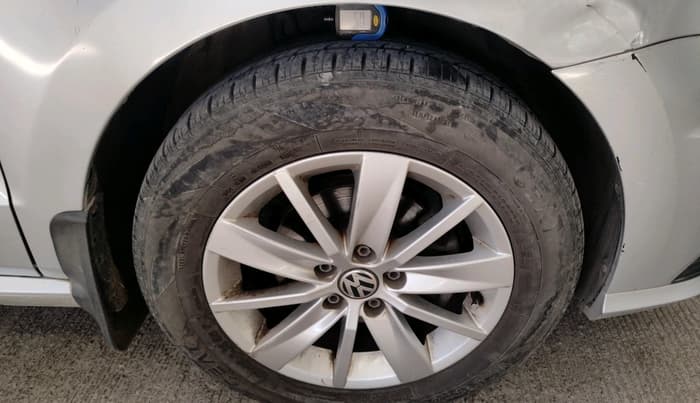 2017 Volkswagen Ameo HIGHLINE1.5L, Diesel, Manual, 65,764 km, tyre