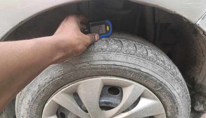 2017 Tata Tiago XT PETROL, Petrol, Manual, 1,57,633 km, tyre