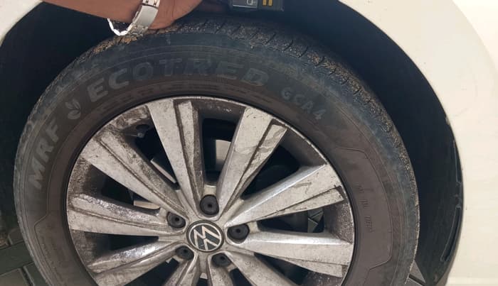 2022 Volkswagen VIRTUS HIGHLINE TSI 1.0 MT, Petrol, Manual, 43,086 km, tyre