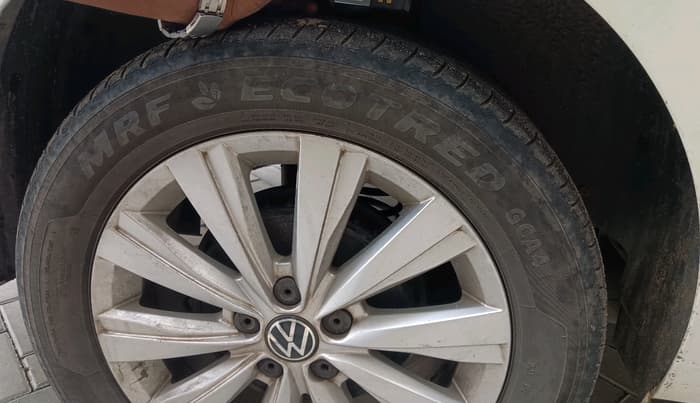 2022 Volkswagen VIRTUS HIGHLINE TSI 1.0 MT, Petrol, Manual, 43,086 km, tyre
