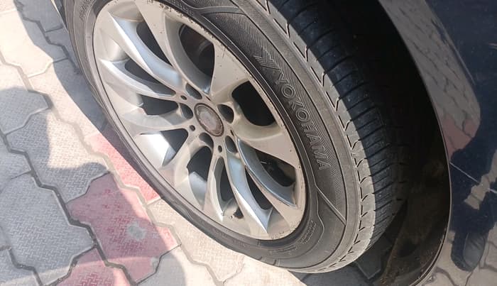 2013 BMW 5 Series 520D LUXURY LINE, Diesel, Automatic, 2,31,043 km, tyre