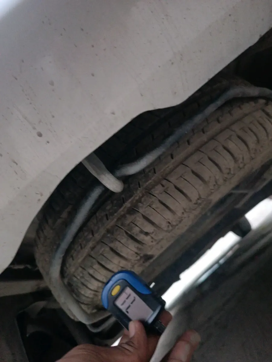 2022 Maruti Ertiga ZXI  CNG, CNG, Manual, 52,142 km, tyre