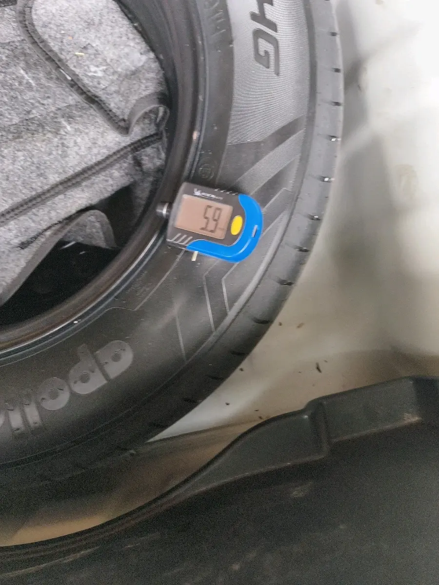 2024 Hyundai VENUE S(O) 1.2, Petrol, Manual, 22,533 km, tyre