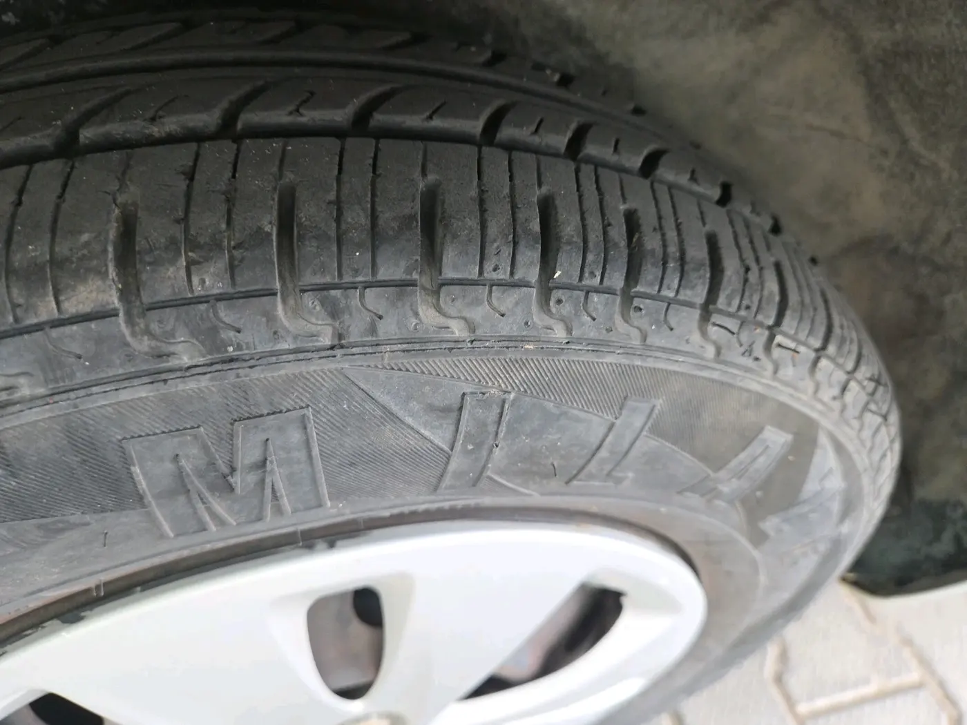 2012 Hyundai i10 MAGNA 1.2, Petrol, Manual, 63,676 km, tyre