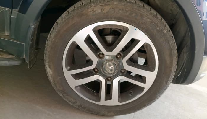 2018 Tata Hexa XT 4X2 7 STR, Diesel, Manual, 70,013 km, tyre