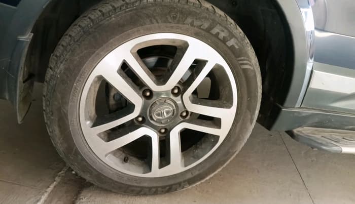 2018 Tata Hexa XT 4X2 7 STR, Diesel, Manual, 70,013 km, tyre