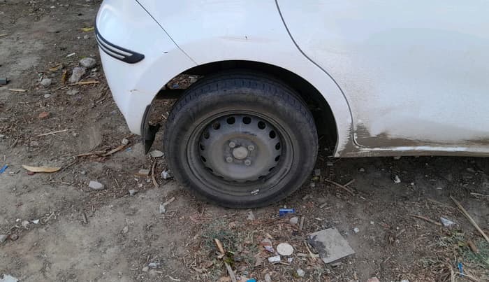 2017 Datsun Go T, Petrol, Manual, 83,456 km, tyre
