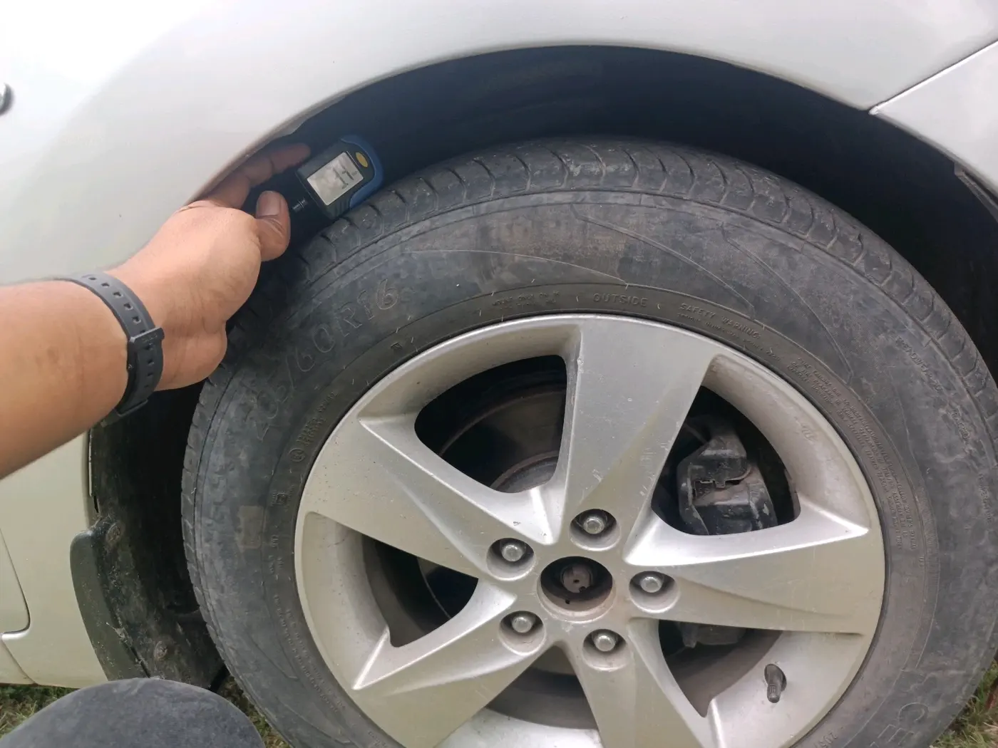 2014 Hyundai New Elantra 1.8 SX AT VTVT, CNG, Automatic, 1,06,075 km, tyre
