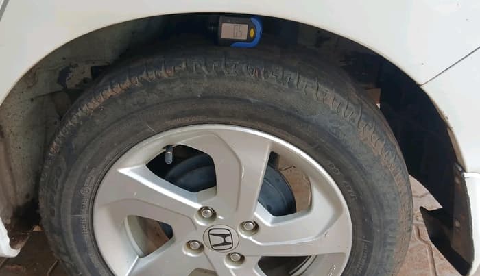 2015 Honda City 1.5L I-VTEC V MT, Petrol, Manual, 1,43,814 km, tyre