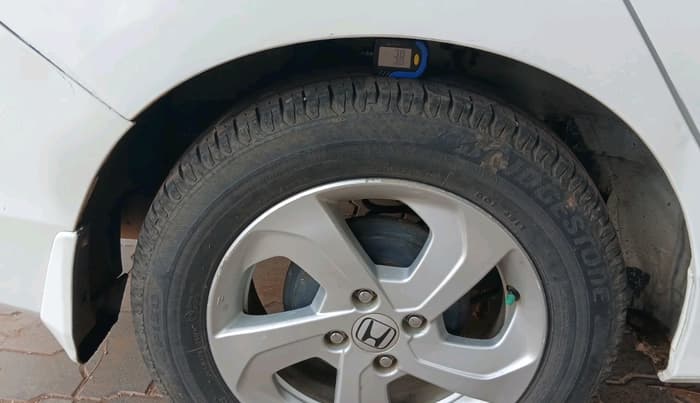 2015 Honda City 1.5L I-VTEC V MT, Petrol, Manual, 1,43,814 km, tyre