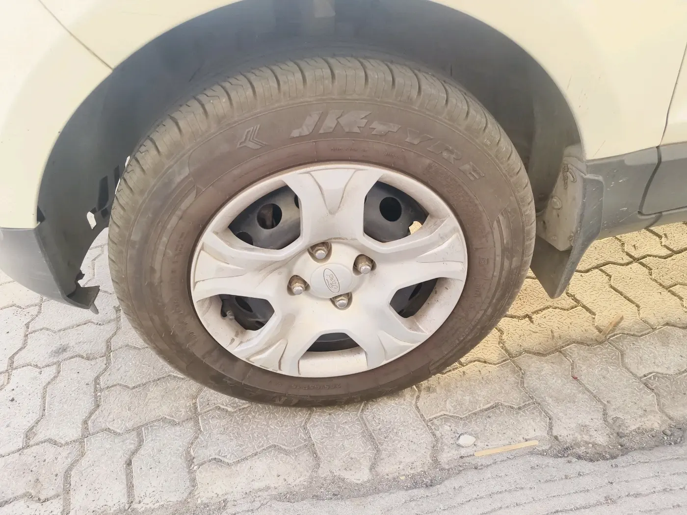 2014 Ford Ecosport TREND 1.5L DIESEL, Diesel, Manual, 1,26,713 km, tyre