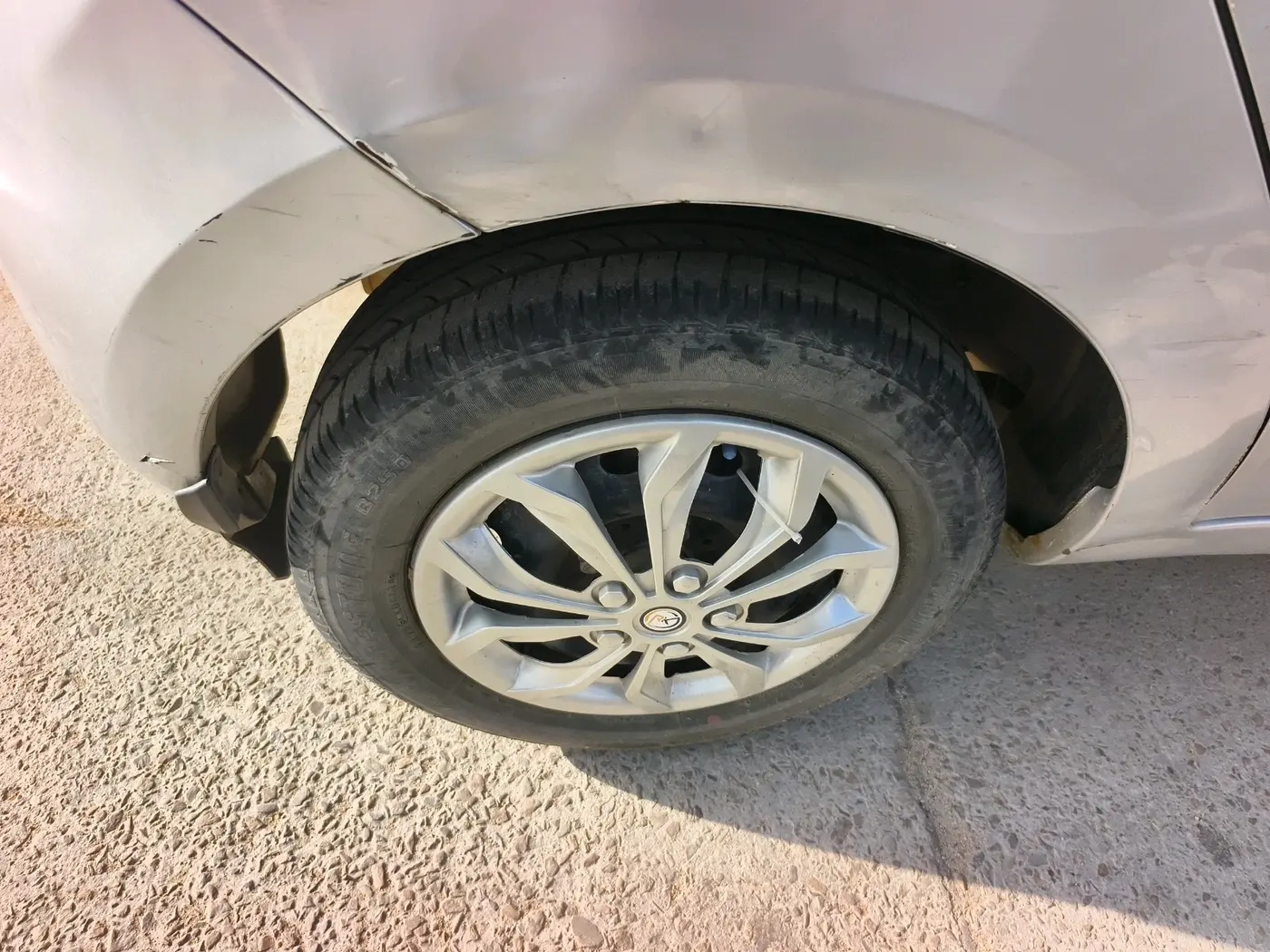 2015 Tata Bolt XMS REVOTRON, Petrol, Manual, 65,043 km, tyre