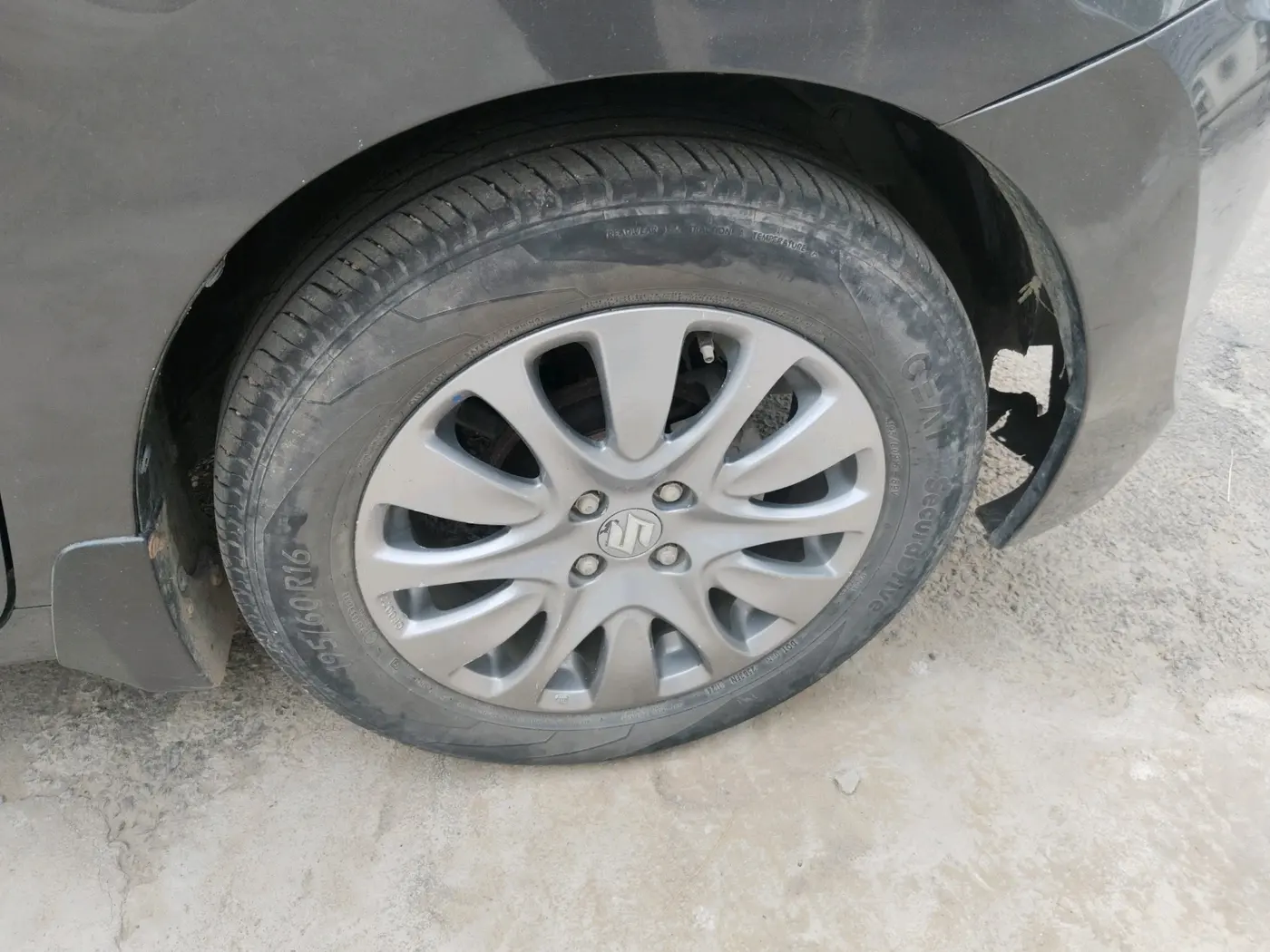 2017 Maruti Baleno ZETA PETROL 1.2, Petrol, Manual, 1,24,247 km, tyre