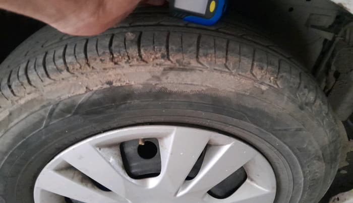 2013 Maruti Swift Dzire VDI, Diesel, Manual, 1,42,209 km, tyre