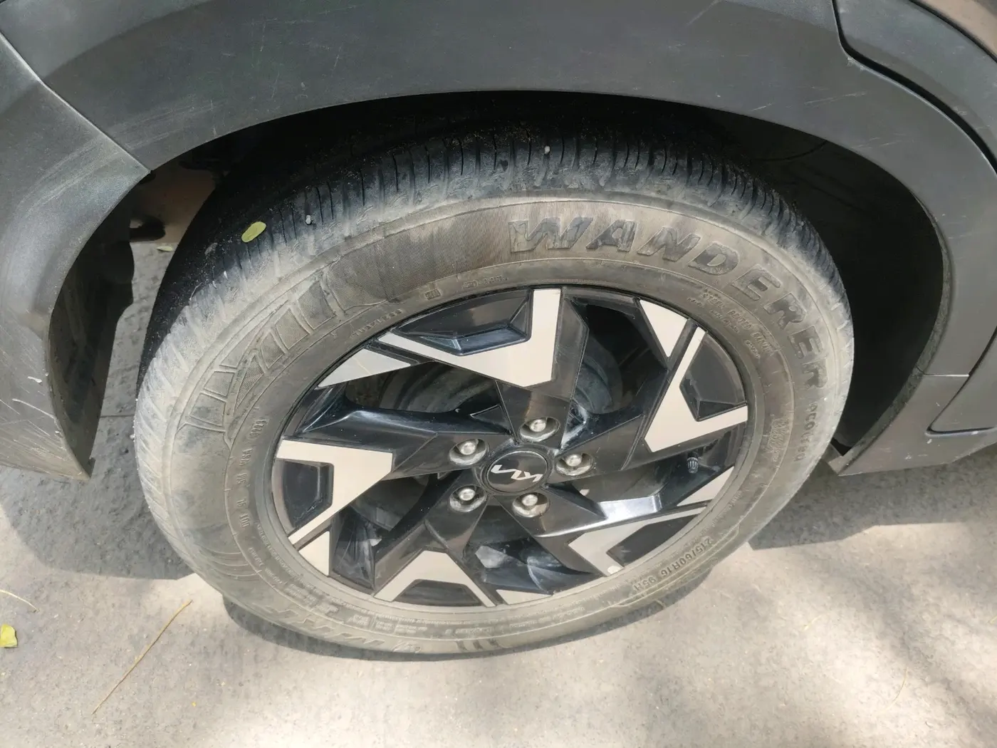 2022 KIA SONET GTX PLUS 1.0 DCT, Petrol, Automatic, 42,871 km, tyre
