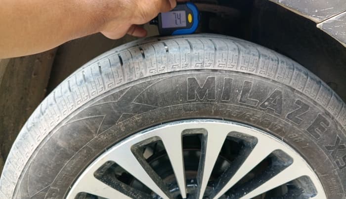 2020 Maruti Swift LXI, CNG, Manual, 84,362 km, tyre