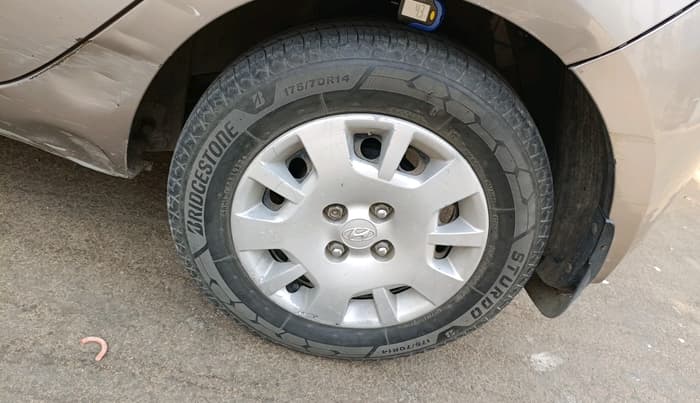 2014 Hyundai i20 MAGNA (O) 1.2, Petrol, Manual, 2,19,151 km, tyre