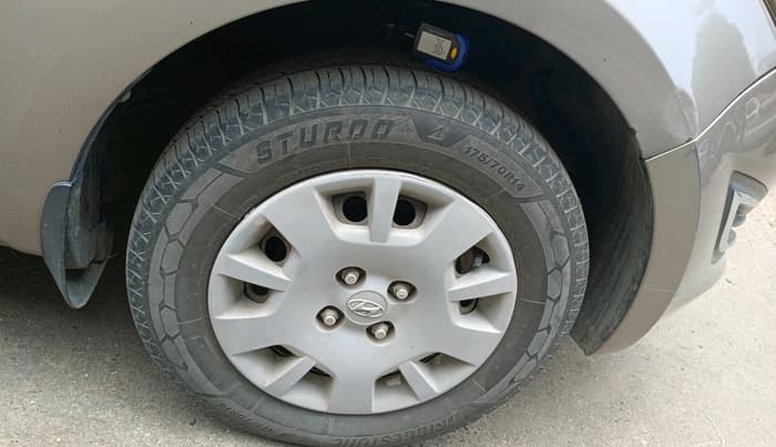 2014 Hyundai i20 MAGNA (O) 1.2, Petrol, Manual, 2,19,151 km, tyre