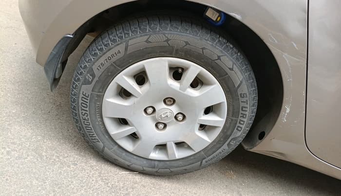 2014 Hyundai i20 MAGNA (O) 1.2, Petrol, Manual, 2,19,151 km, tyre