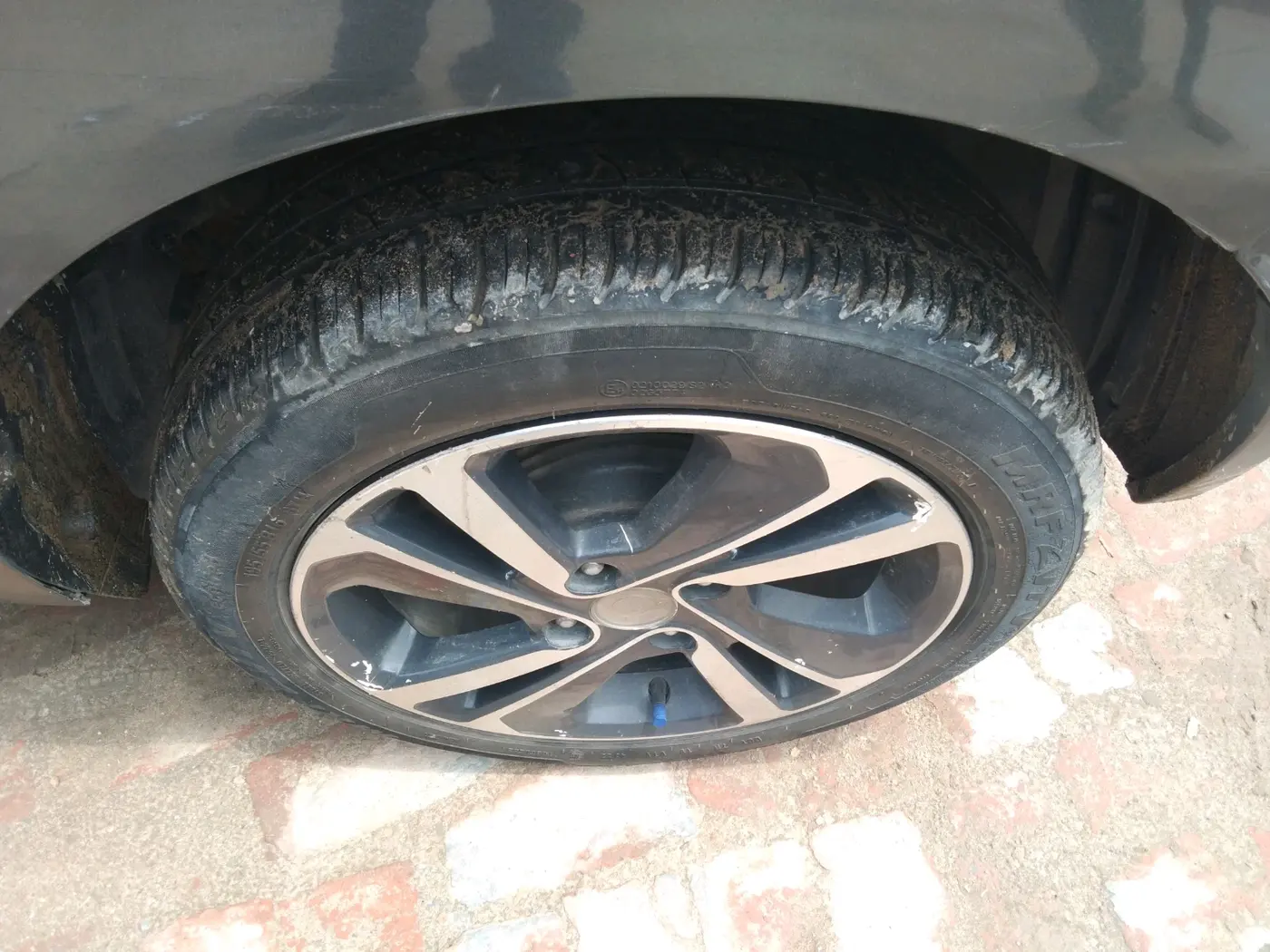 2022 Tata ALTROZ XZ PETROL, Petrol, Manual, 61,162 km, tyre
