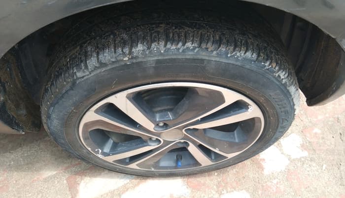 2022 Tata ALTROZ XZ PETROL, Petrol, Manual, 61,162 km, tyre