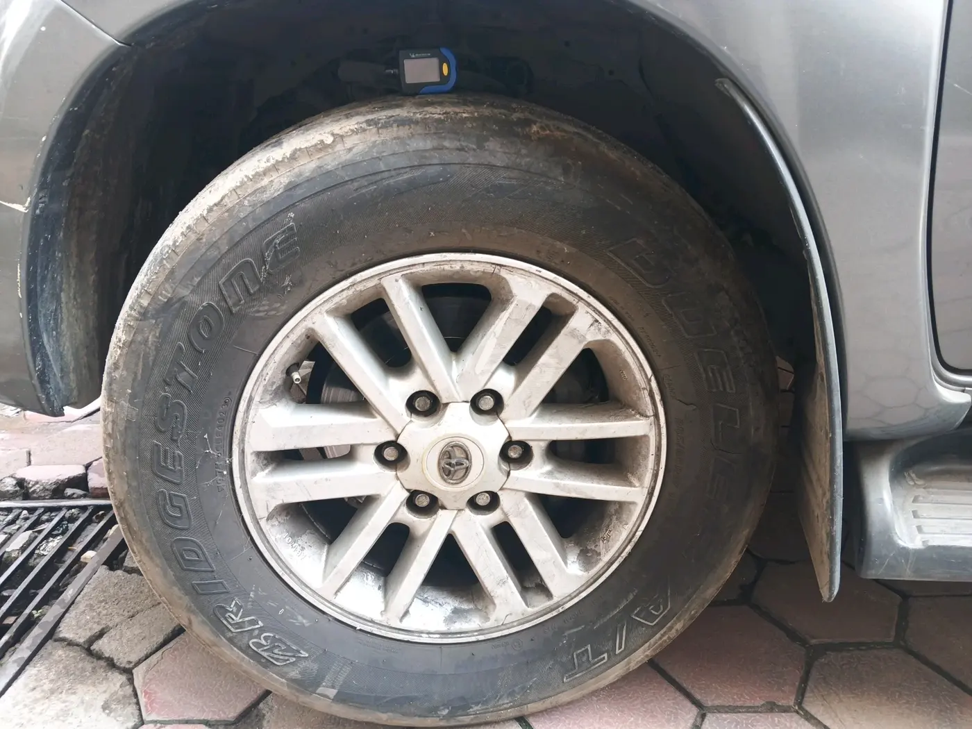 2013 Toyota Fortuner 3.0 4X2 AT, Diesel, Automatic, 1,13,150 km, tyre