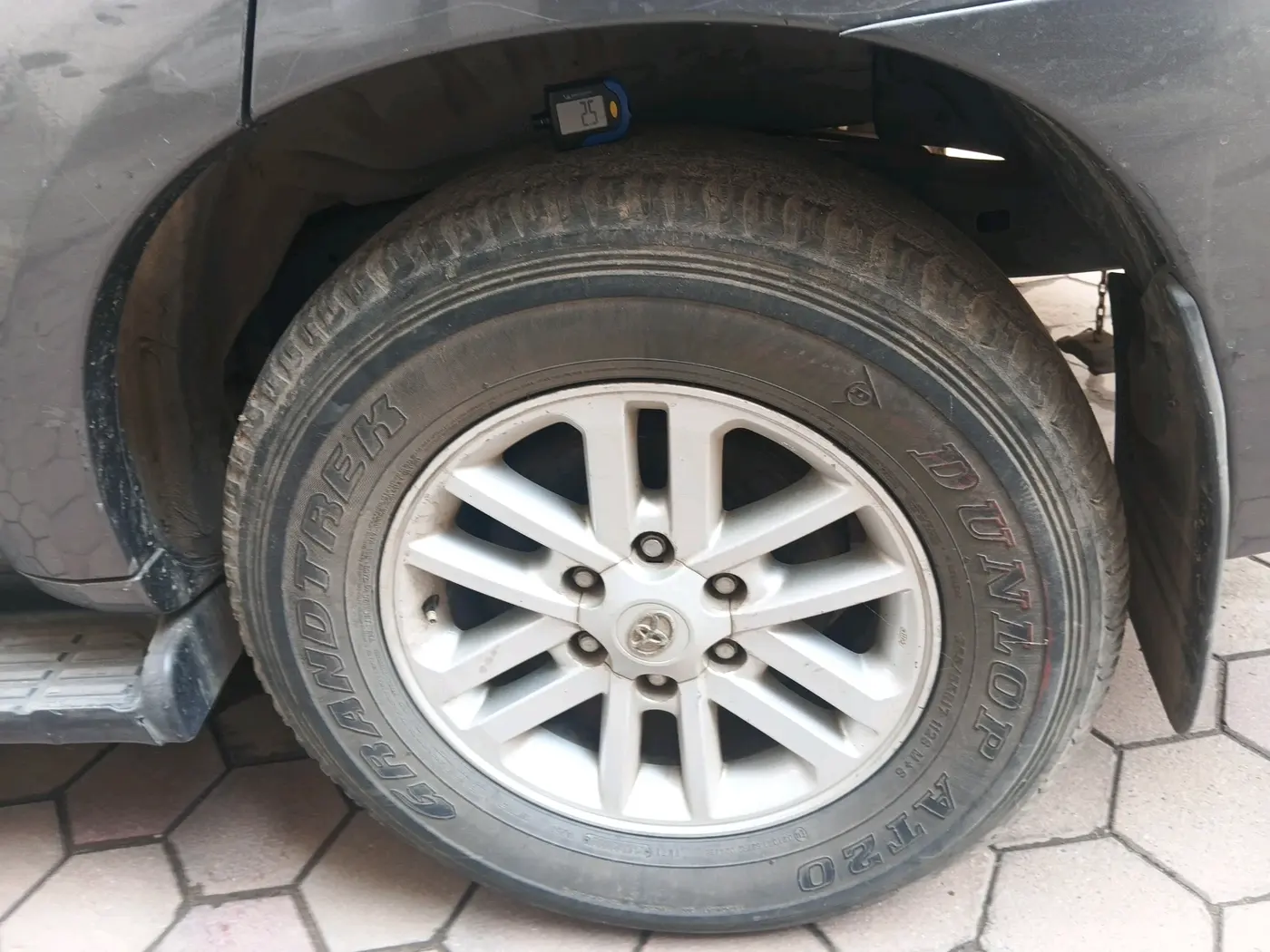 2013 Toyota Fortuner 3.0 4X2 AT, Diesel, Automatic, 1,13,150 km, tyre