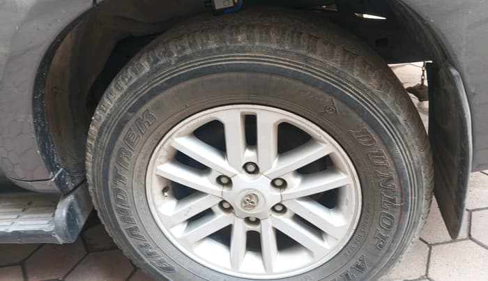 2013 Toyota Fortuner 3.0 4X2 AT, Diesel, Automatic, 1,13,150 km, tyre