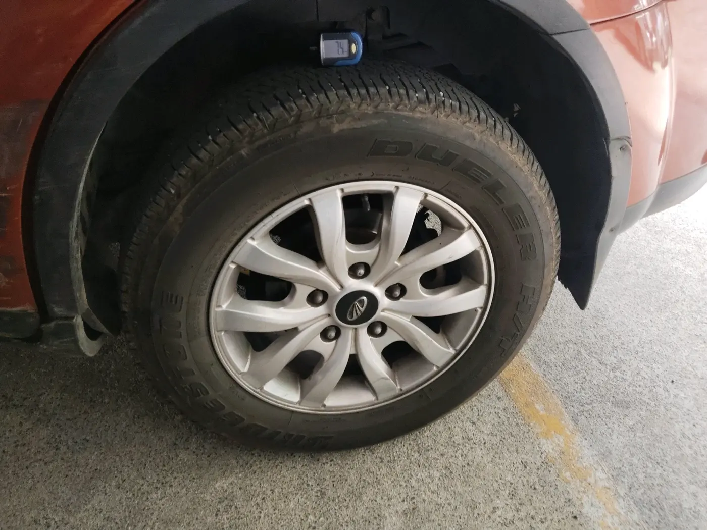 2017 Mahindra XUV500 W10, Diesel, Manual, 1,16,580 km, tyre