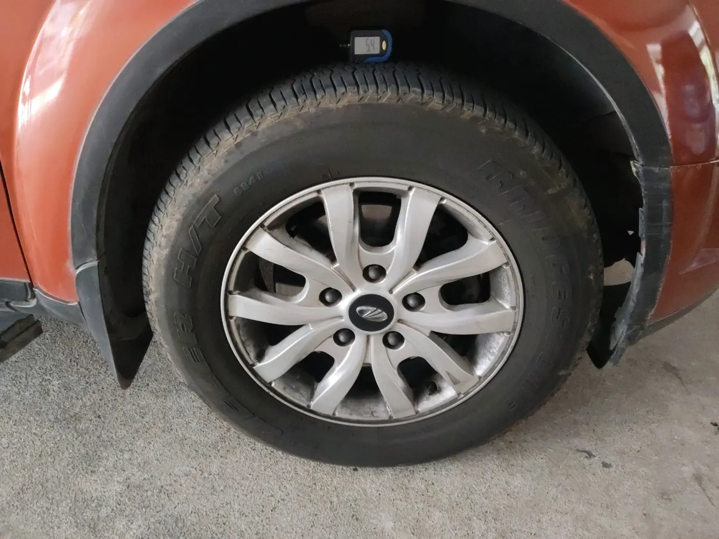 2017 Mahindra XUV500 W10, Diesel, Manual, 1,16,580 km, tyre