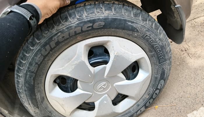 2017 Tata Tiago XT PETROL, Petrol, Manual, 41,878 km, tyre