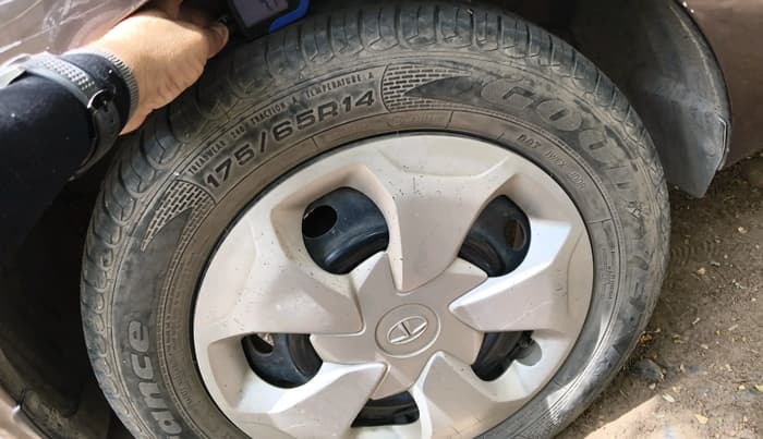 2017 Tata Tiago XT PETROL, Petrol, Manual, 41,878 km, tyre