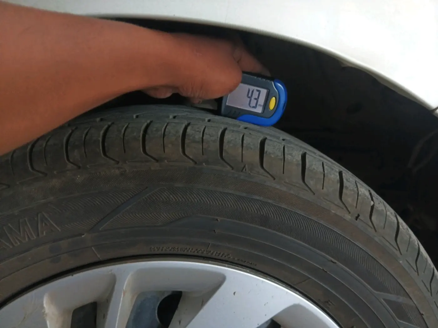 2021 Maruti Ertiga VXI AT SHVS, Petrol, Automatic, 79,222 km, tyre