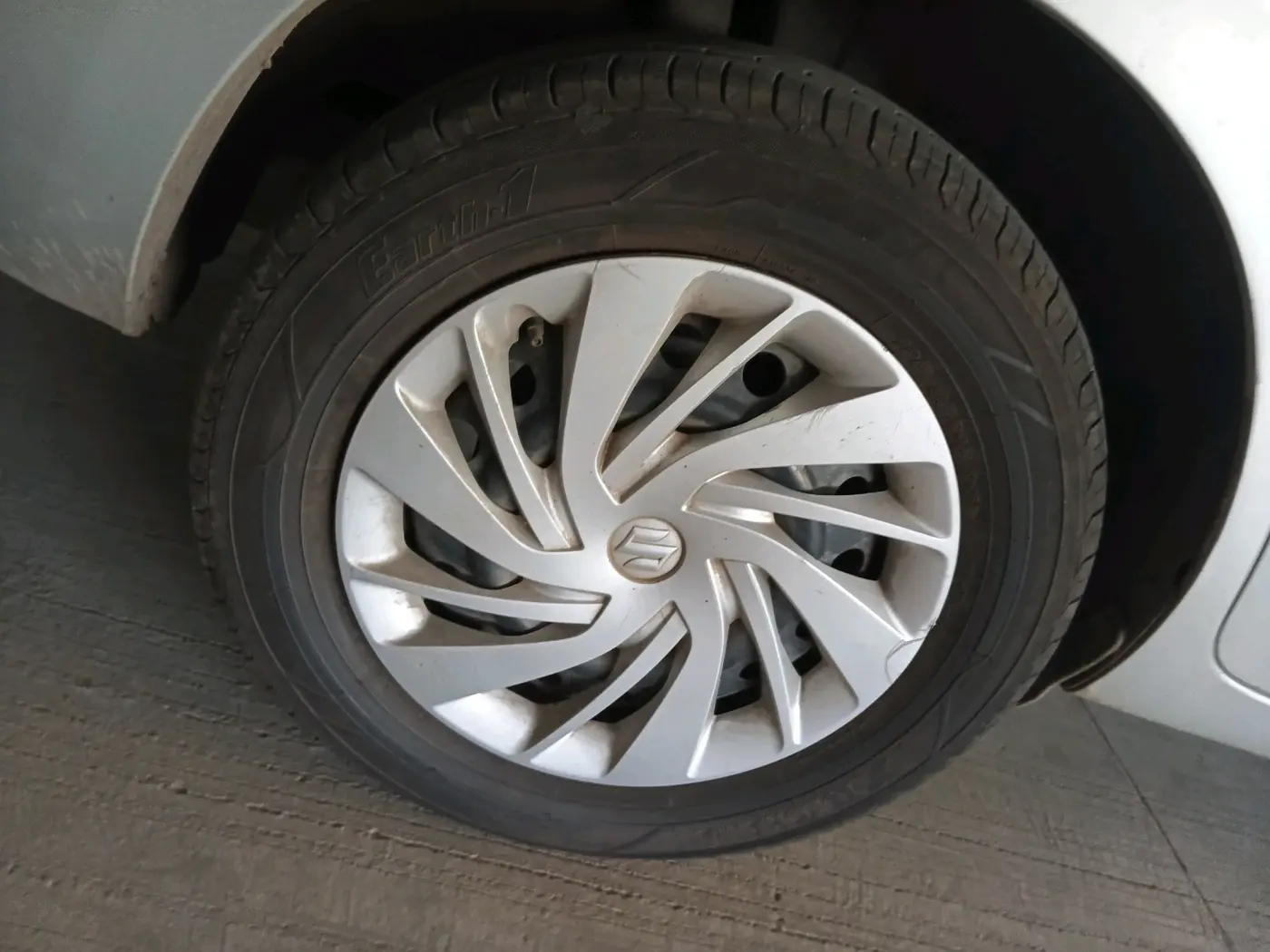 2021 Maruti Ertiga VXI AT SHVS, Petrol, Automatic, 79,222 km, tyre