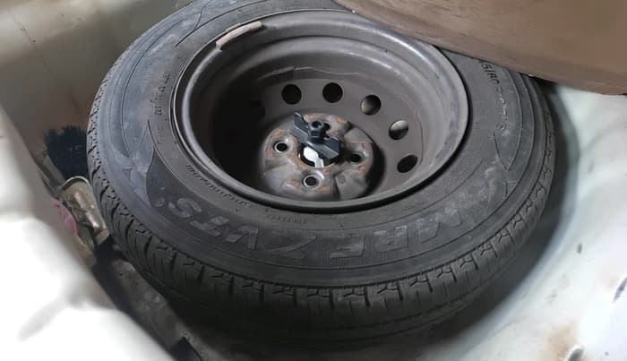 2015 Hyundai Eon ERA +, Petrol, Manual, 47,904 km, tyre