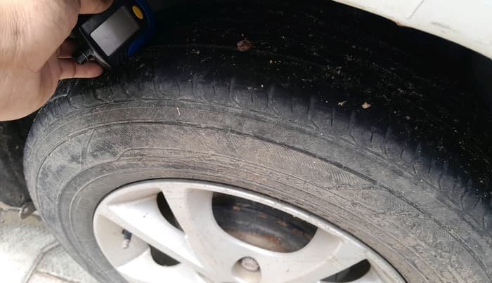 2015 Maruti Swift VDI, Diesel, Manual, 1,58,326 km, tyre