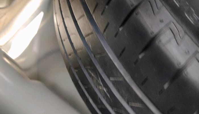 2019 Lexus ES 300h, Hybrid, Automatic, 55,219 km, tyre