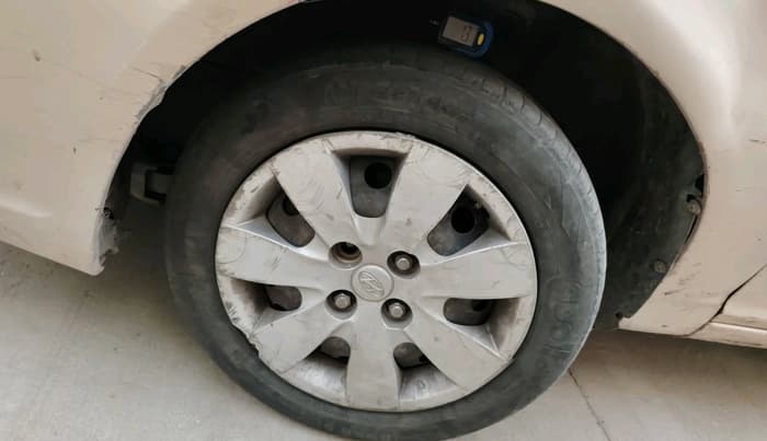 2010 Hyundai Verna XI, CNG, Manual, 1,09,969 km, tyre
