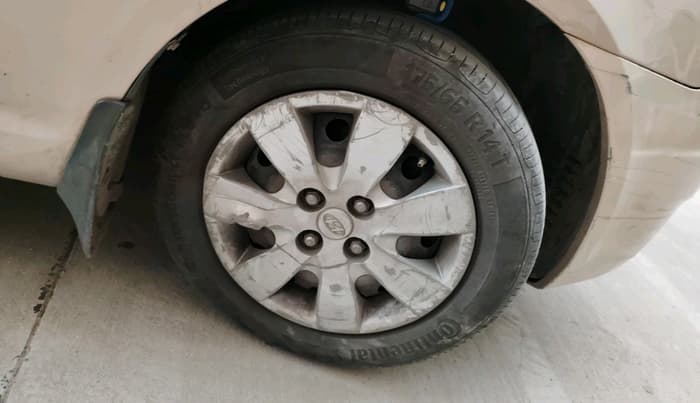 2010 Hyundai Verna XI, CNG, Manual, 1,09,969 km, tyre