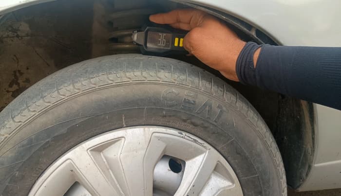 2011 Maruti Alto LXI, CNG, Manual, 1,03,504 km, tyre
