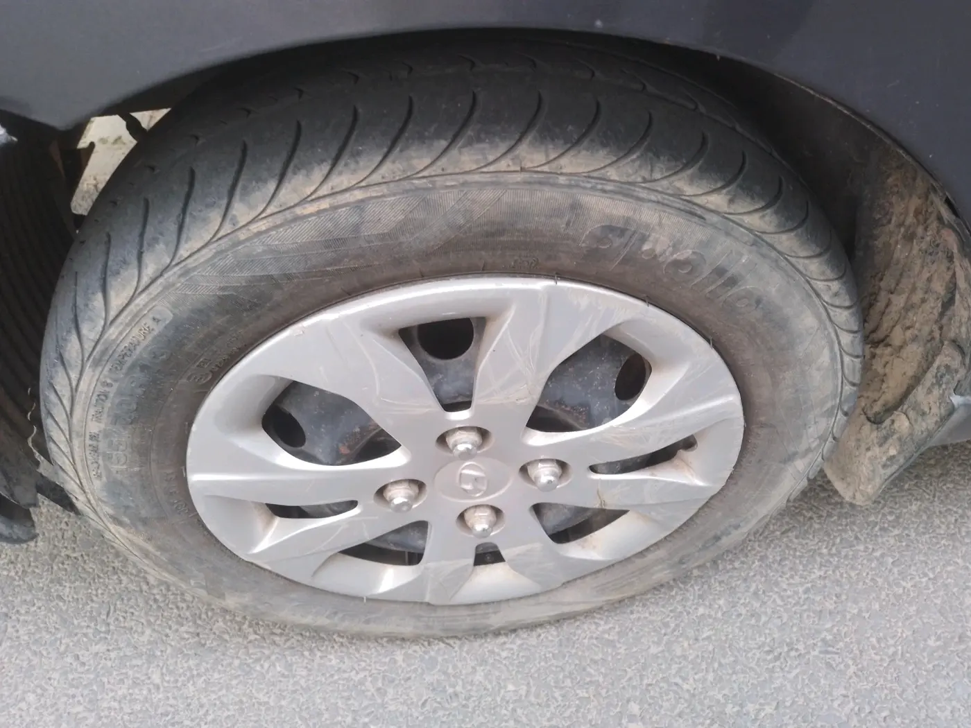 2015 Hyundai Eon MAGNA +, Petrol, Manual, 57,371 km, tyre