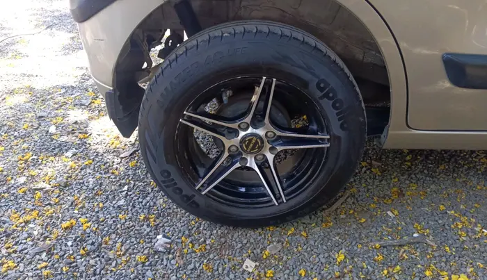 2015 Maruti Wagon R 1.0 LXI CNG, CNG, Manual, 1,29,198 km, tyre