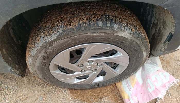2022 Hyundai Creta EX 1.5 DIESEL, Diesel, Manual, 1,69,683 km, tyre