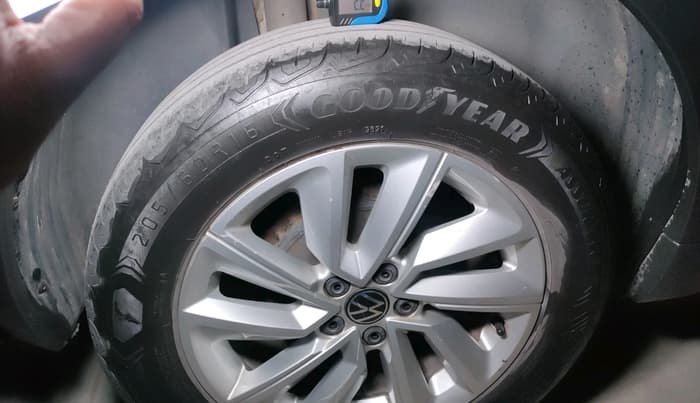 2022 Volkswagen TAIGUN HIGHLINE 1.0 TSI MT, Petrol, Manual, 36,500 km, tyre