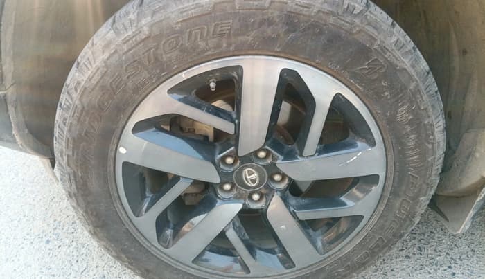 2023 Tata Safari XZA PLUS DARK EDITION, Diesel, Automatic, 1,43,951 km, tyre