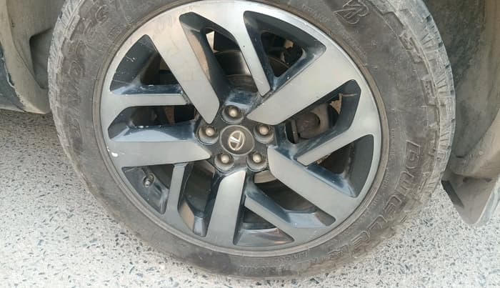 2023 Tata Safari XZA PLUS DARK EDITION, Diesel, Automatic, 1,43,951 km, tyre
